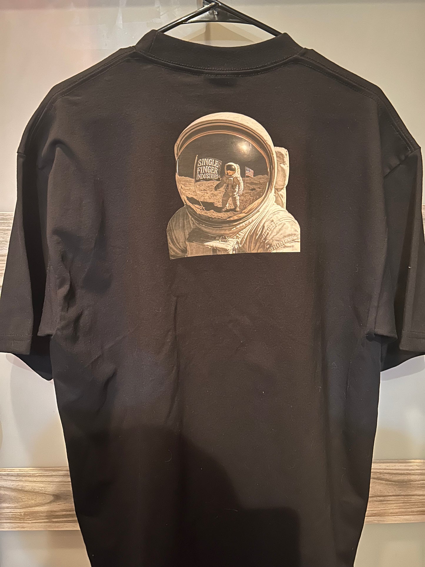 Men’s XL Astro-NOT single finger black T-shirt